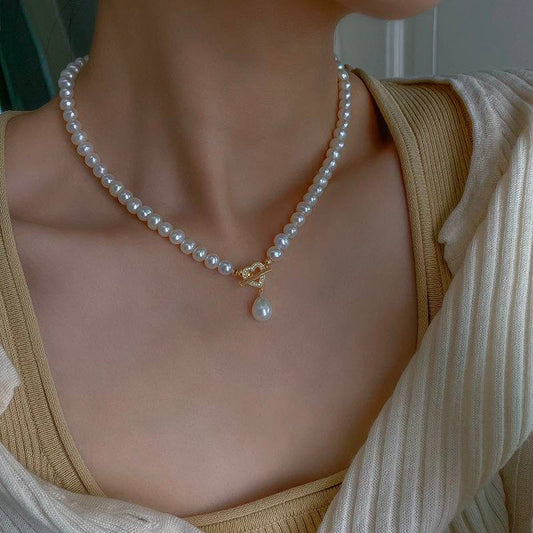 Soft Pearl Heart Pendant Necklace with OT Clasp – Women’s Light-Luxury Collarbone Jewelry